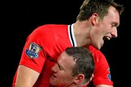 Phil Jones bị đặt biệt danh... kẻ cuồng sex