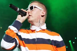 Chuyển scandal ngoại tình của Terry và Rooney thành bài hát