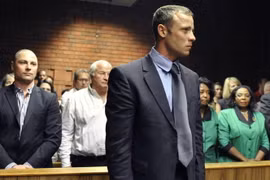 Pistorius âm mưu trốn ra nước ngoài để thoát tội