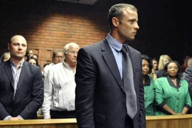 Pistorius âm mưu trốn ra nước ngoài để thoát tội