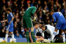 Cahill chấn thương, hàng thủ Tam Sư “rách” tả tơi