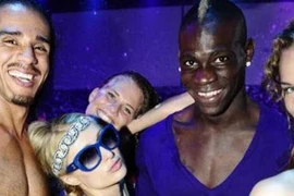 Balotelli bay đêm với Hilton