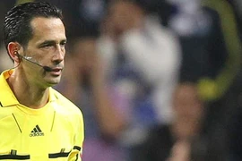 Trọng tài chính nhập viện sau trận Inter-Marseille