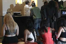 Sốc với đêm thác loạn của Hamilton 