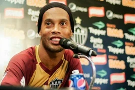 Ronaldinho trả giá đắt vì một lon Pepsi