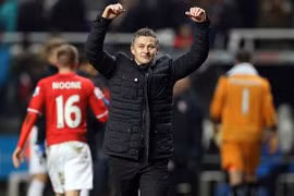 Solskjaer ra mắt thành công ở Cardiff