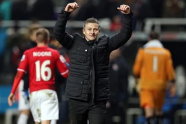Solskjaer ra mắt thành công ở Cardiff