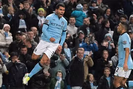 Man City và Arsenal thắng nhọc 