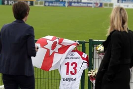 Ba cha con sao bóng bầu dục chết thảm