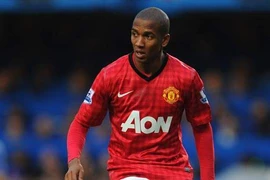 Quỷ đỏ mất Ashley Young đến hết mùa
