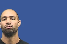 Chồng mới cưới của thủ môn tuyển Mỹ lại vào trại giam