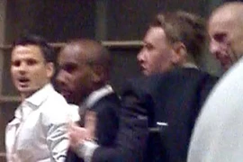 Sao Aston Villa say xỉn làm loạn hộp đêm