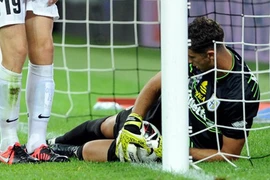 Chiến thắng gây tranh cãi của Juventus ngày khai mạc Serie A