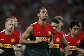 Rio Ferdinand chấn thương, M.U khủng hoảng hàng thủ