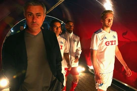 Mourinho đã có bản hợp đồng đầu tiên ở Chelsea