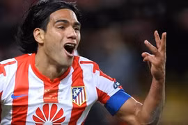 Falcao ghi bàn, Atletico Madrid bám sát Real Madrid 