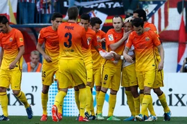 Barca săn thủ môn, trung vệ và tiền đạo