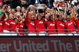 Van Persie giúp MU lần thứ 20 giành Siêu cúp