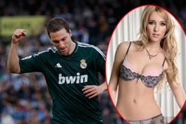 Wilshere dùng người đẹp ‘dụ’ Higuain tới Arsenal