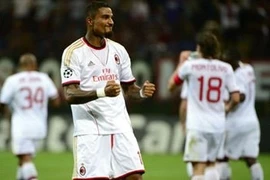 Milan đi tiếp, Lyon bị loại