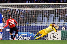 Real Sociedad 0-0 MU: Quỷ đỏ thiếu may mắn