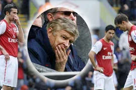 Arsenal tự "bắn vào chân mình"