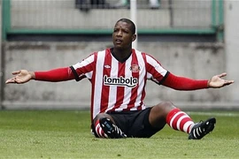 Titus Bramble nhận trát hầu tòa
