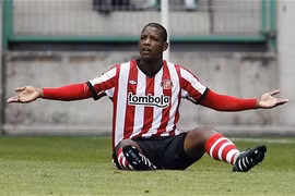 Titus Bramble nhận trát hầu tòa