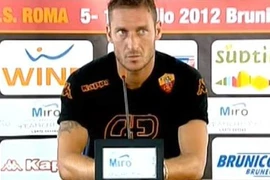 Chó của Totti nổi tiếng hơn cả chủ 