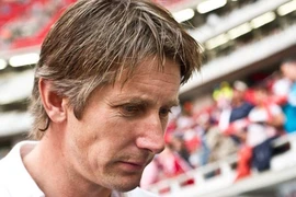Van der Sar an ủi CĐV Man United
