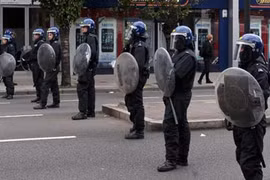 Một loạt trận đấu tại Premier League bị đe dọa