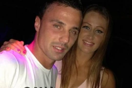 Bị sao quần vợt “đá”, một cầu thủ nhảy cầu tự tử