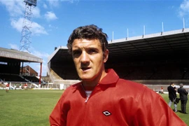 Huyền thoại MU Bill Foulkes qua đời