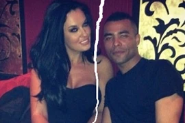 Ashley Cole "đá bay" bồ mới