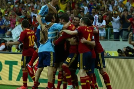 Italia 6-7 Tây Ban Nha: "Cái chết trên chấm phạt đền"