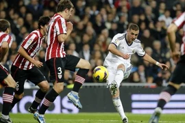 "Kền kền trắng" hạ sát "Bầy sư tử"