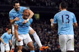 Thành Manchester nhận quà