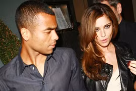 Cheryl vẫn ẫm ức... Ashley Cole 