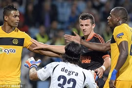 Joey Barton giở thói côn đồ trên đất Pháp