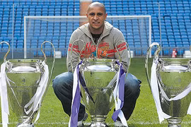 Roberto Carlos - Hậu vệ trái hay nhất thế giới giải nghệ