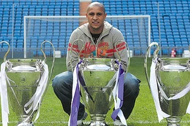 Roberto Carlos - Hậu vệ trái hay nhất thế giới giải nghệ