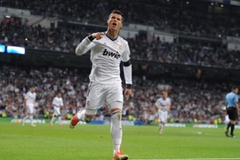 Malaga thảm bại 2-6 tại Bernabeu