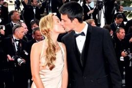 Djokovic đính hôn cùng bạn gái