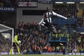 Newcastle và Tottenham đua tranh quyết liệt