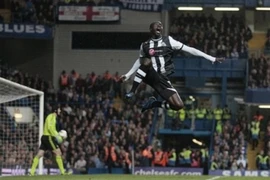 Newcastle và Tottenham đua tranh quyết liệt