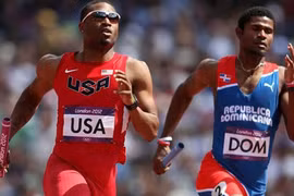 Gãy chân vẫn chạy về đích