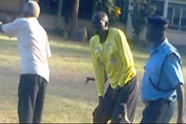 Trọng tài kiện LĐBĐ Kenya vì bị hỏng "cậu nhỏ"