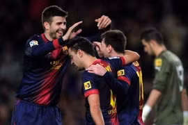 Barca đè bẹp Espanyol, Real vượt qua Sociedad 