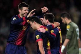 Barca đè bẹp Espanyol, Real vượt qua Sociedad 