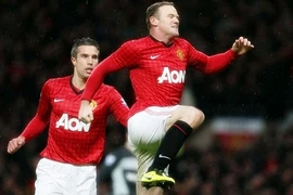 Rooney giúp "Quỷ đỏ" chạm tay vào ngôi vương